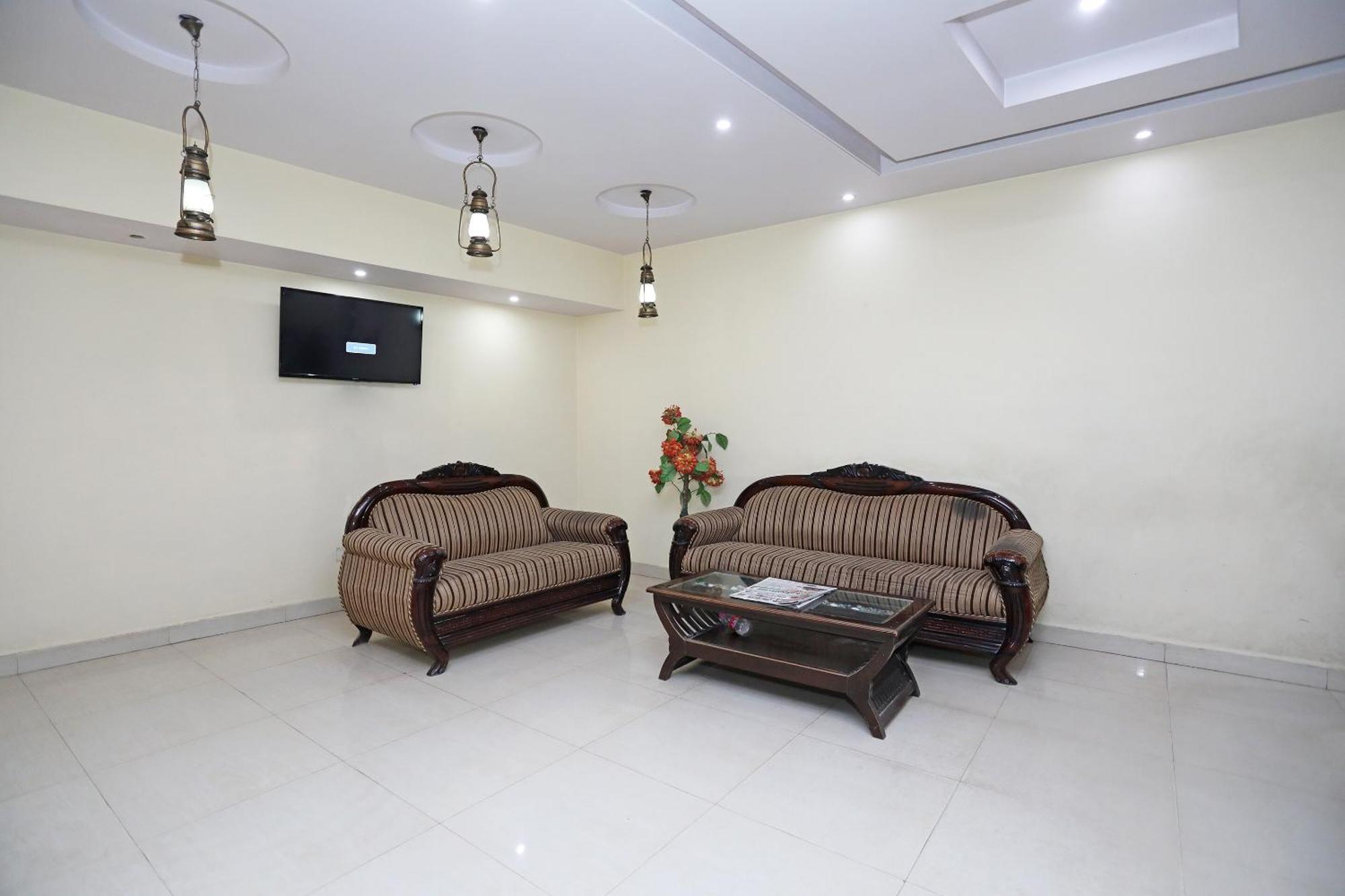 Hotel O Mahipalpur Inn Nueva Delhi Exterior foto
