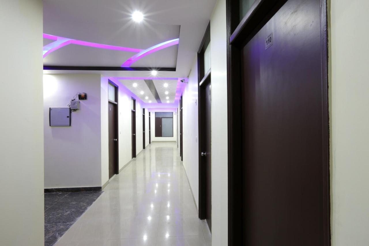 Hotel O Mahipalpur Inn Nueva Delhi Exterior foto
