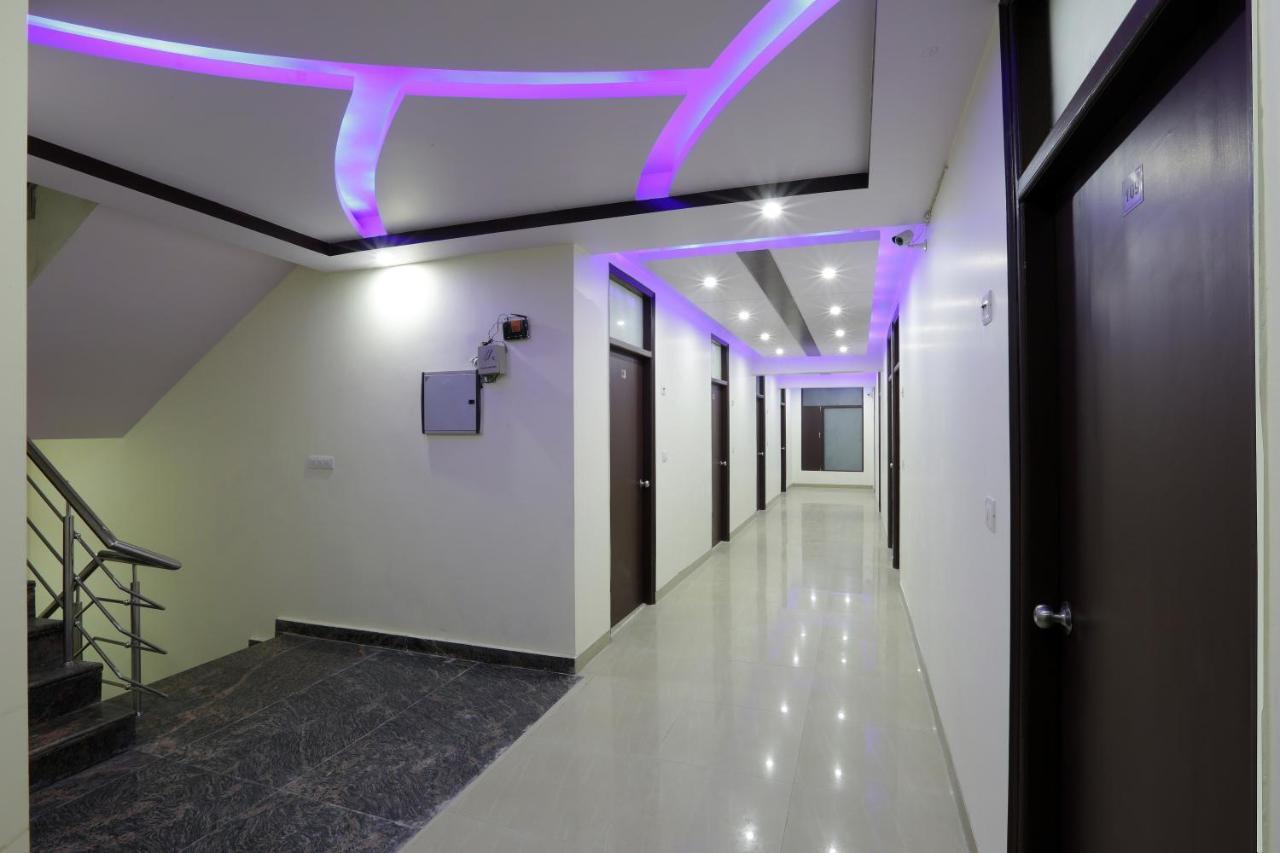 Hotel O Mahipalpur Inn Nueva Delhi Exterior foto