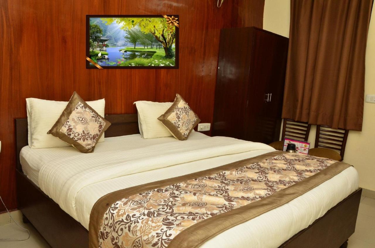 Hotel O Mahipalpur Inn Nueva Delhi Exterior foto