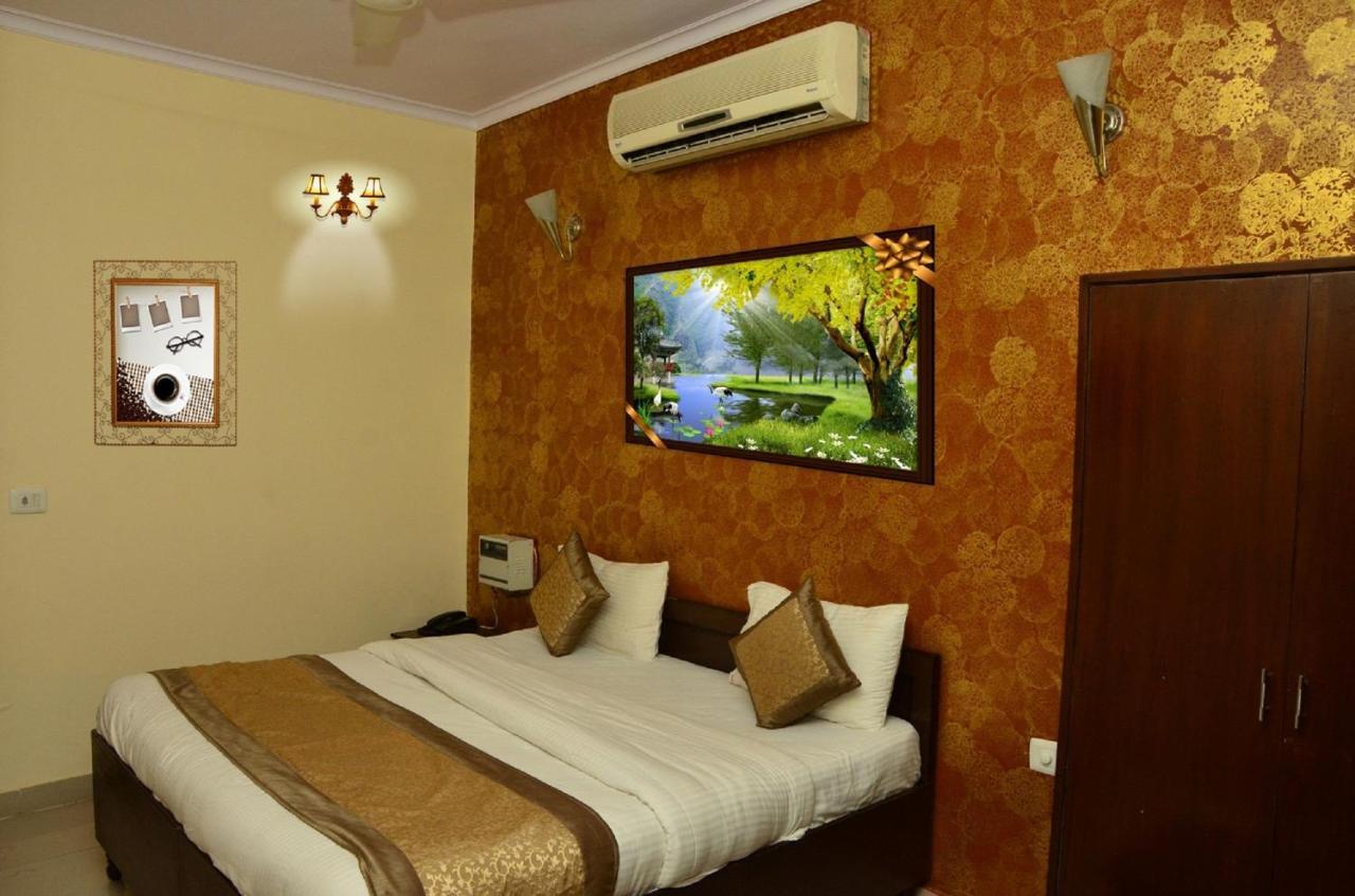 Hotel O Mahipalpur Inn Nueva Delhi Exterior foto